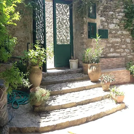 Cortile Via Sales 11 *