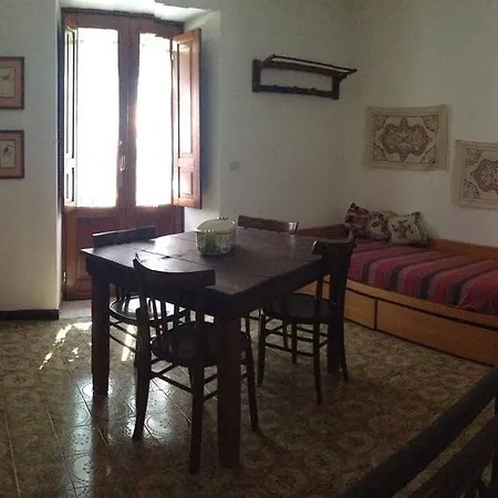 Cortile Via Sales 11 * Эриче